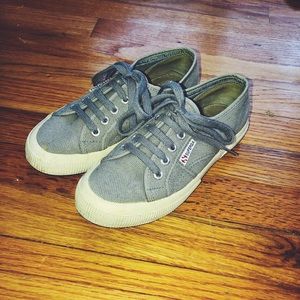 Grey Supergas